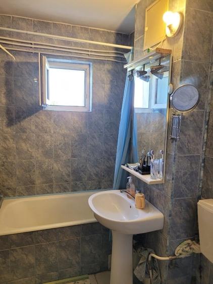 Apartament cu 4 camere decomandat în Prundu