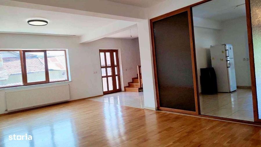 Casă cu 4 camere în Budești