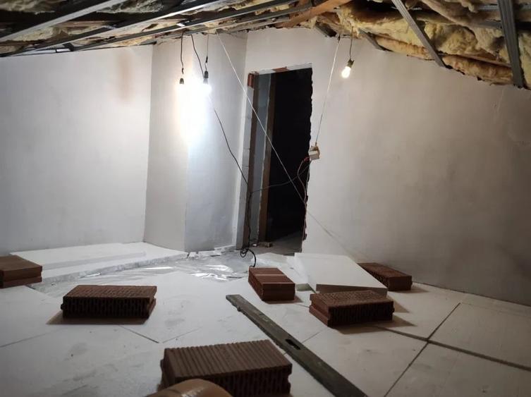Se vinde apartament pod cu suprafata de 275 mp Floresti - 2