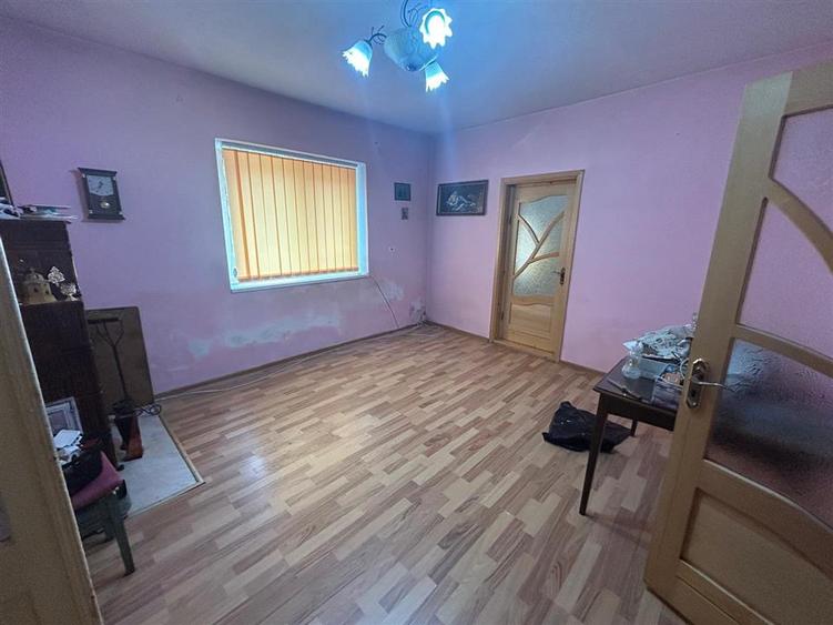Casă cu 2 camere cu Canalizare în Central