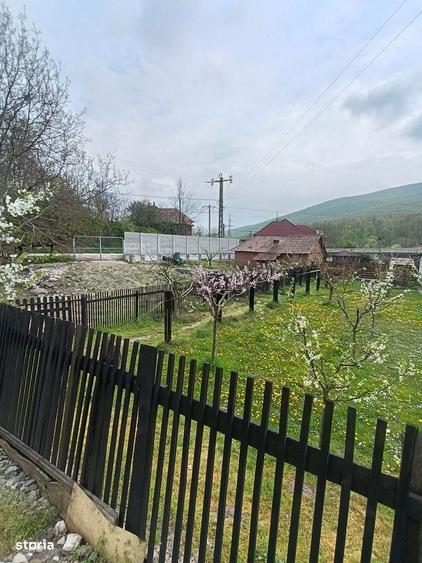 Casă cu 3 camere cu Teren 1708 Mp în Ampoița
