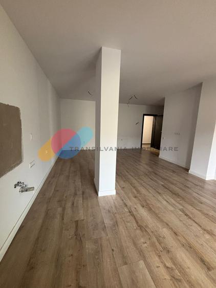 Apartament cu 3 camere semidecomandat în Iris