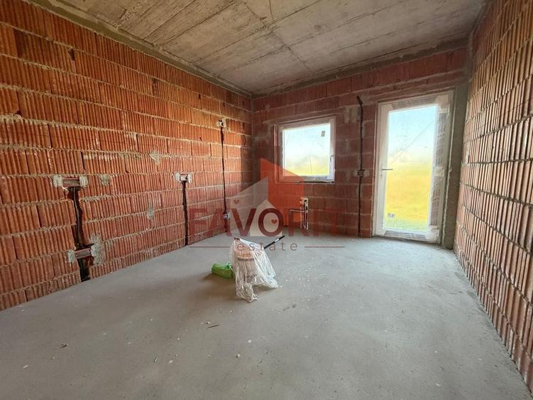 Duplex cu 4 camere cu Canalizare în Sânandrei