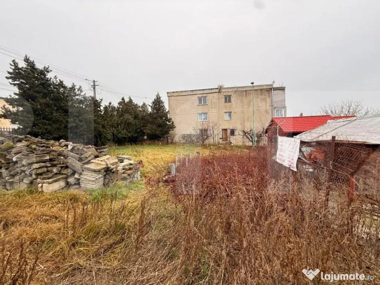 Casă cu 1 camere cu Teren 4246 Mp în Central