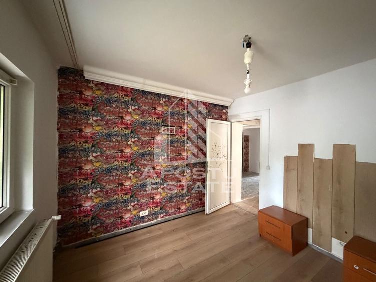 Apartament cu 3 camere decomandat în Lipovei