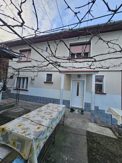 Casă cu 6 camere cu Teren 316 Mp în Călugareni