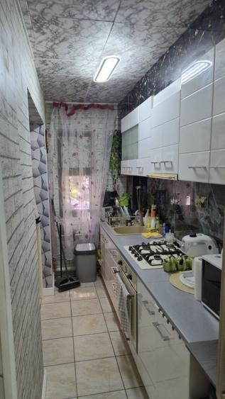 Apartament cu 3 camere decomandat în Podu Roș