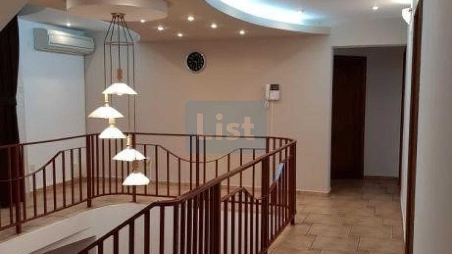 Casă cu 6 camere cu Teren 1216 Mp în Episcopia Bihorului
