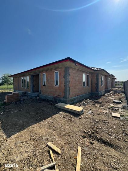 Casă cu 3 camere cu Teren 500 Mp în Burdea