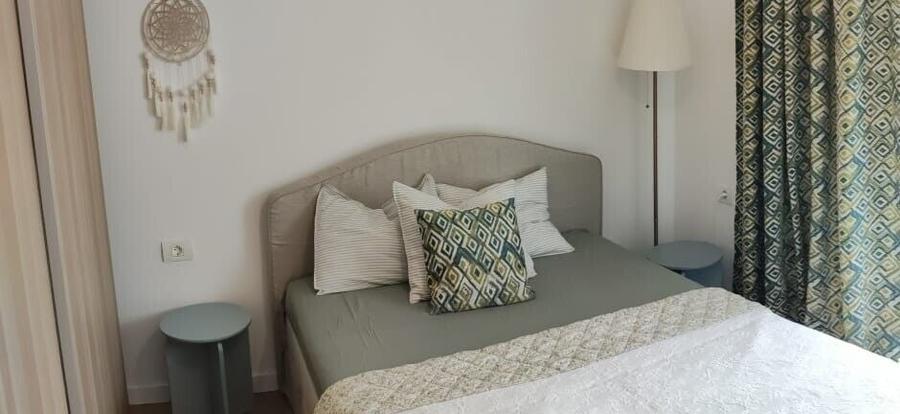 Apartament cu 2 camere semidecomandat, mobilat în Tunari
