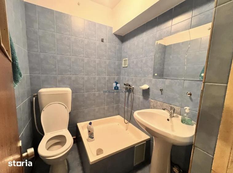 Apartament cu 4 camere semidecomandat în Berceni