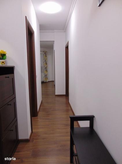 Apartament cu 3 camere semidecomandat în Politehnica