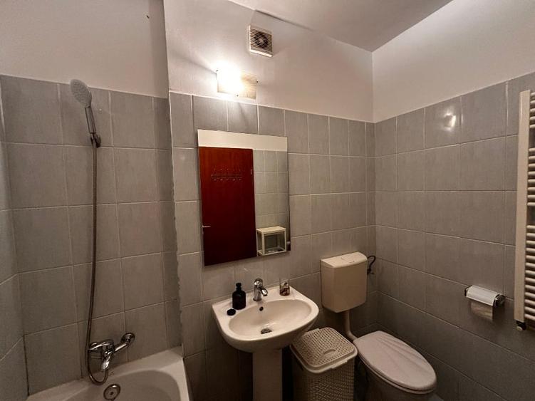 Apartament cu 2 camere, mobilat în Titan