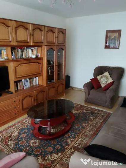 Apartament cu 2 camere decomandat în C5