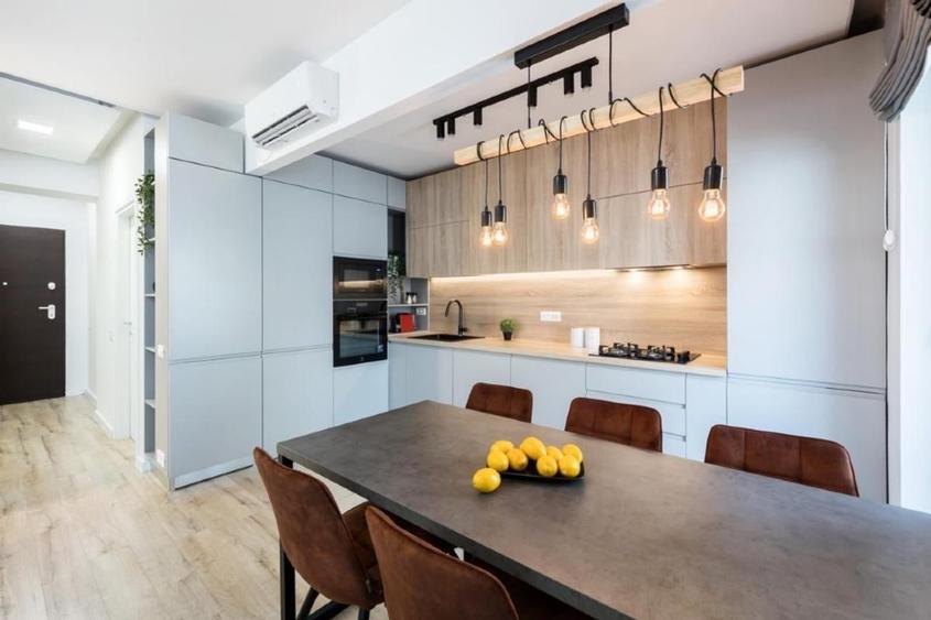 Apartament cu 3 camere semidecomandat, mobilat în Pantelimon