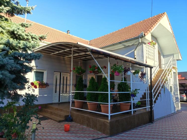 Casă cu 4 camere în Jucu