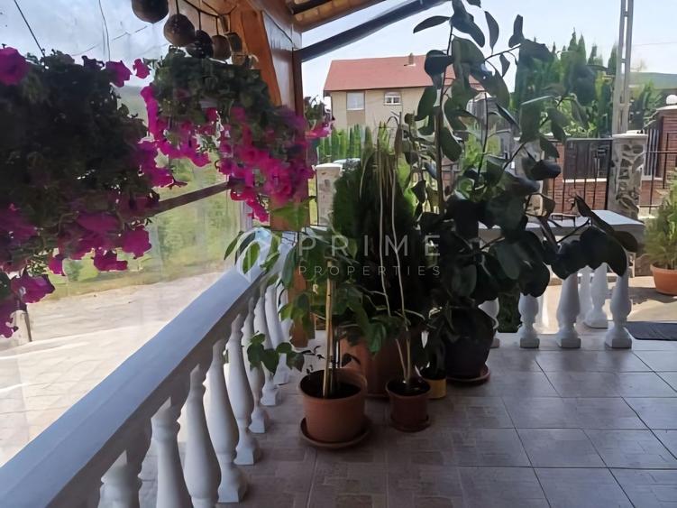 Casă individuală cu 8 camere cu Canalizare în Ivănești