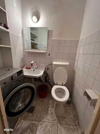 Apartament cu 4 camere semidecomandat în Podu Roș