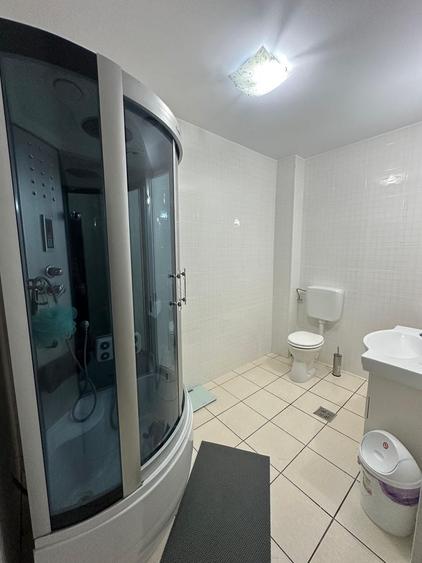 Apartament cu 4 camere semidecomandat în Central