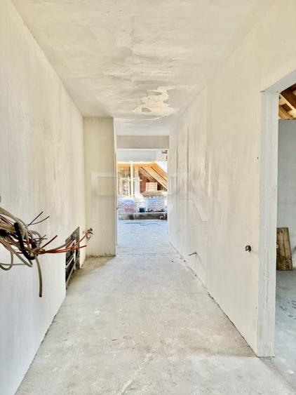 Apartament cu 3 camere semidecomandat în Matei Voievod