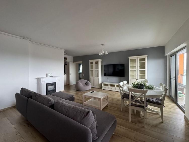Apartament cu 3 camere decomandat, mobilat în Doamna Ghica