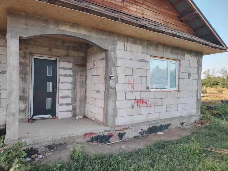 Casă cu 2 camere cu Teren 900 Mp în Târlele Filiu