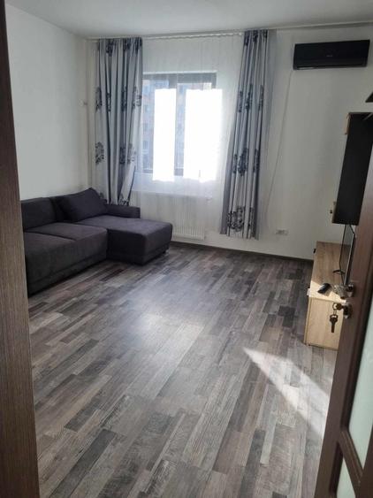 Apartament cu 3 camere decomandat în Roșu