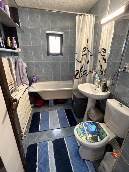 Apartament cu 3 camere decomandat în Tomești