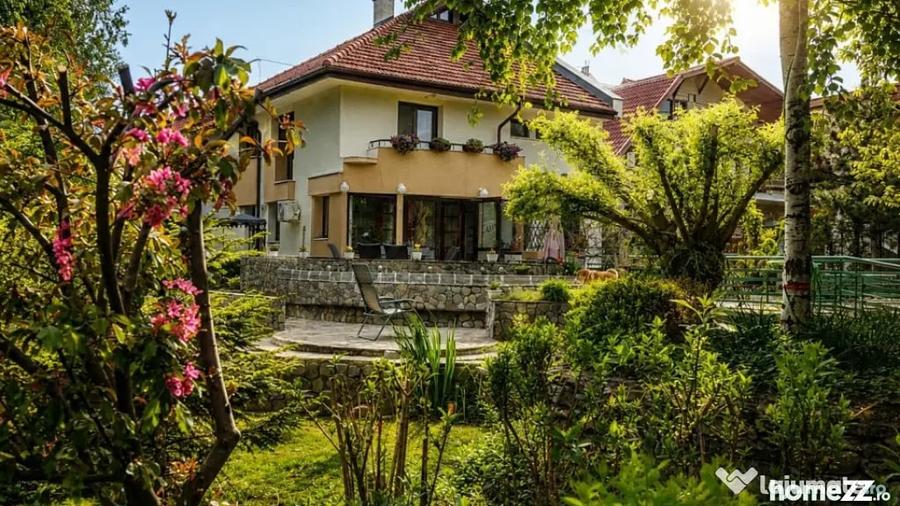 Casă cu 8 camere cu Teren 1670 Mp în Corbeanca