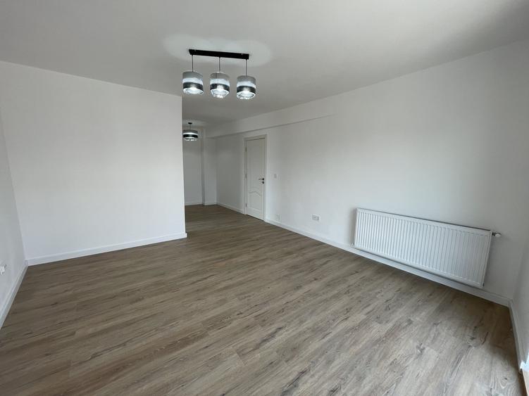 Apartament cu 4 camere decomandat în Dâmbul Rotund