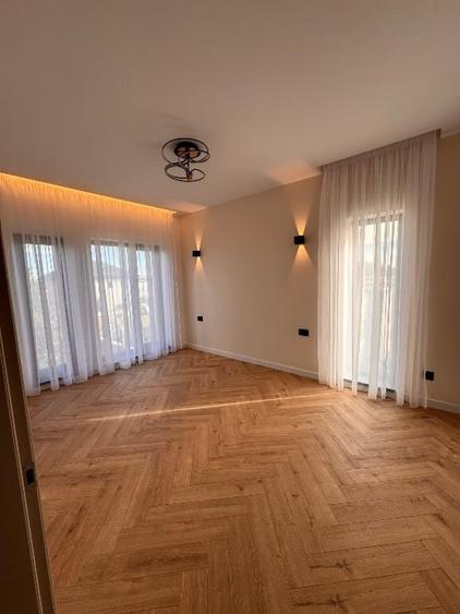 Duplex cu 4 camere cu Canalizare în Domnești