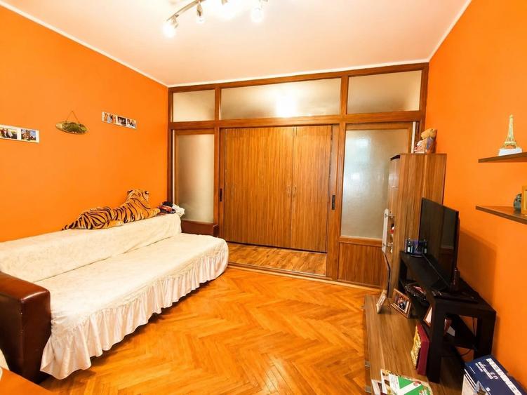 Apartament cu 4 camere decomandat, mobilat în City Park Mall