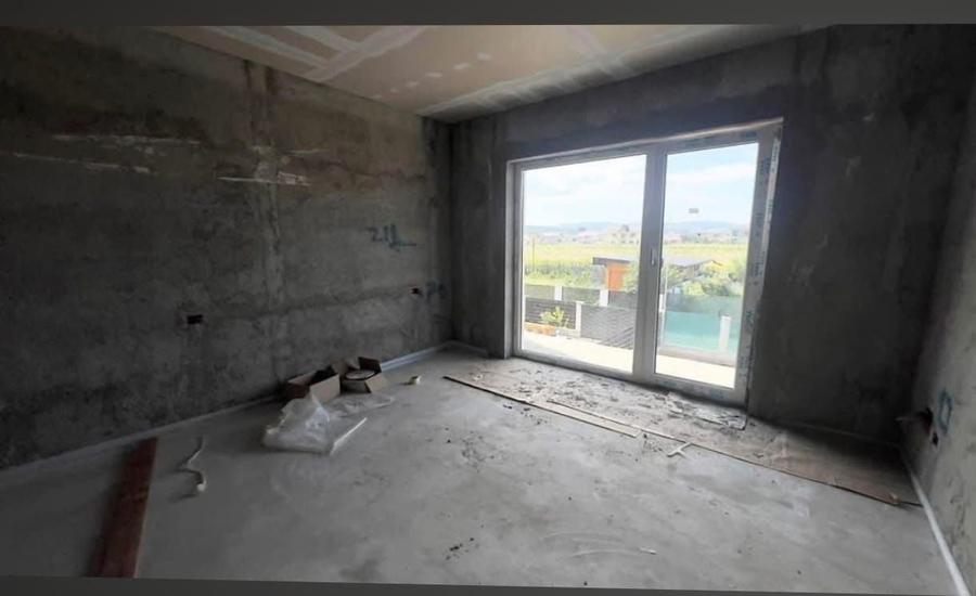 Casă cu 4 camere în Central