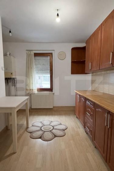 Apartament cu 3 camere decomandat, mobilat în Sângeorgiu de Mureș