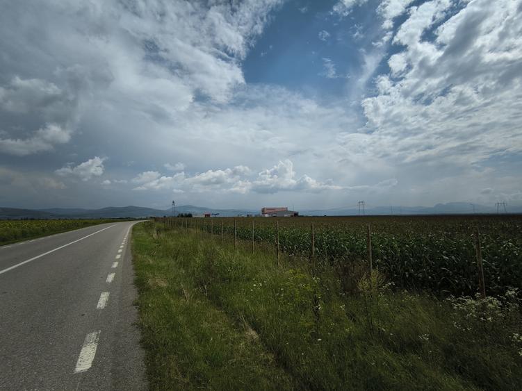 Teren Construcții intravilan de 6300 mp, în Ozun