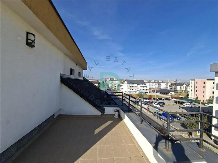 Apartament cu 4 camere decomandat în Tractorul