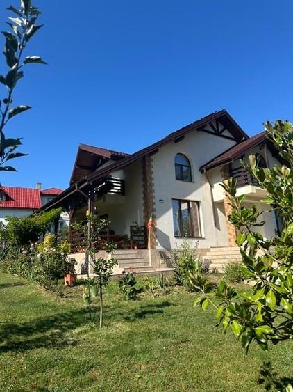 Casă individuală cu 4 camere cu Canalizare în Bârnova
