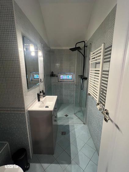 Casă cu 5 camere cu Canalizare în Central