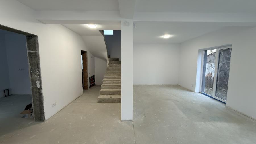 Casă cu 4 camere cu Teren 350 Mp în Turnișor