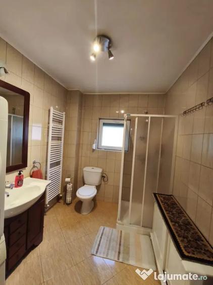 Casă cu 5 camere cu Teren 1500 Mp în Central