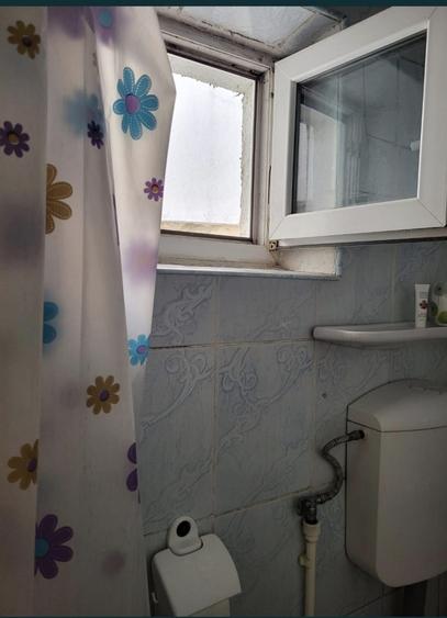 Apartament cu 2 camere semidecomandat, mobilat în Podu Roș