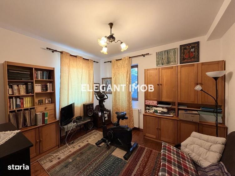 Casă cu 4 camere în Ostratu