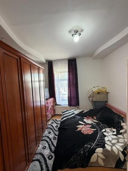 Casă individuală cu 6 camere cu Canalizare în Central