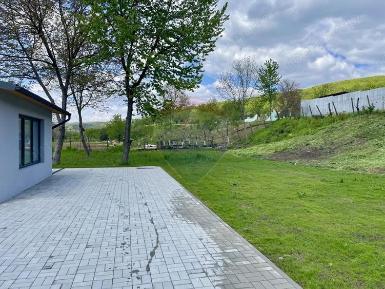 Casă cu 4 camere cu Teren 1397 Mp în Poiana