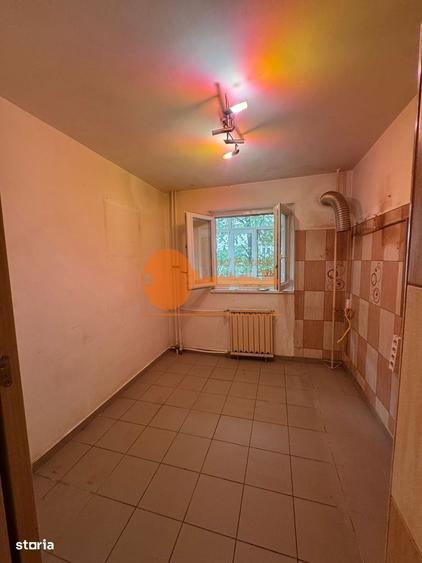 Apartament cu 3 camere în Crângași