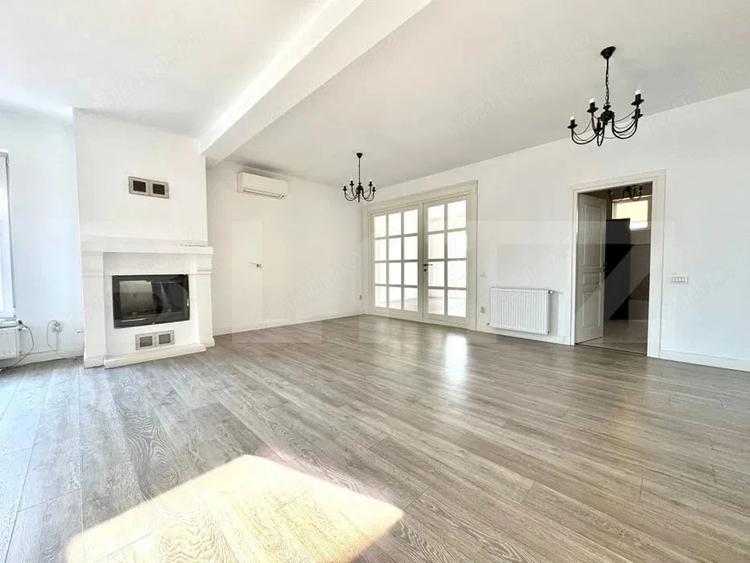 Apartament cu 4 camere semidecomandat în Iris