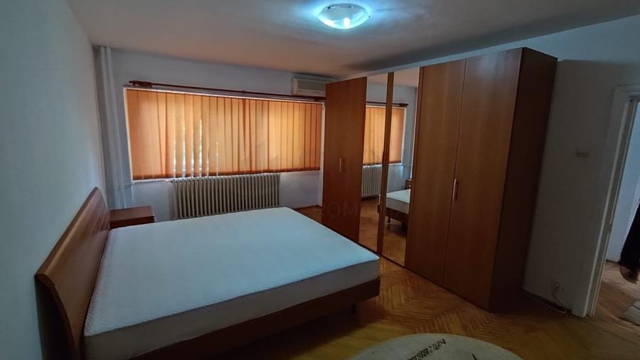 Apartament cu 4 camere decomandat, mobilat în Unirii