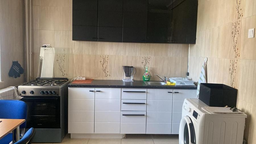 Apartament cu 3 camere decomandat în Giurgiului