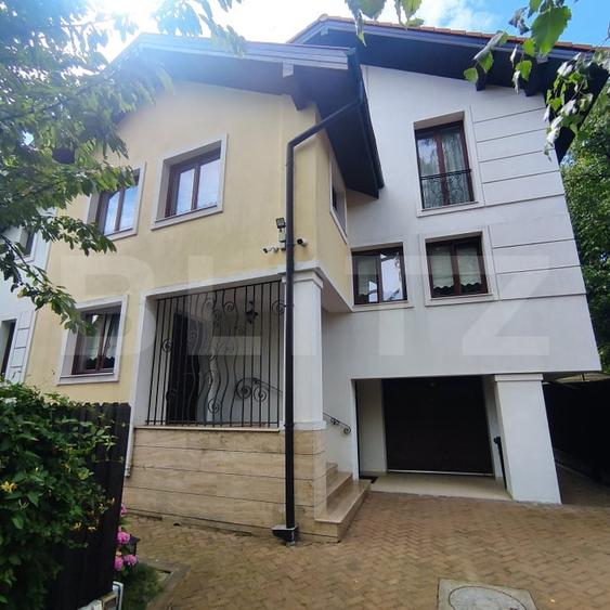 Casă individuală cu 5 camere cu Garaj în Bucium