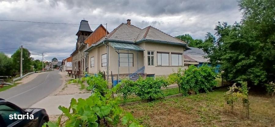 Casă cu 4 camere în Mănăstireni